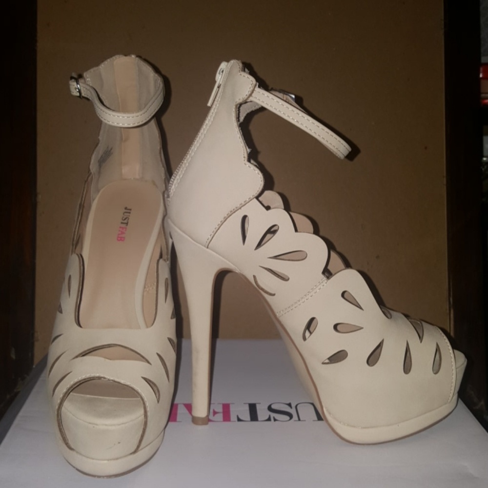 Just Fab-Beige/Natural/Off-White-Size 6 1/2 Heels